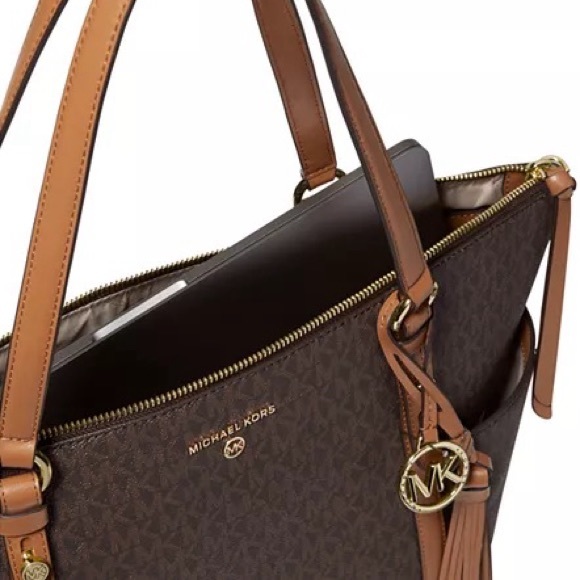 Michael Kors Signature Sullivan Large Top Zip Tote - Picture 14 of 14